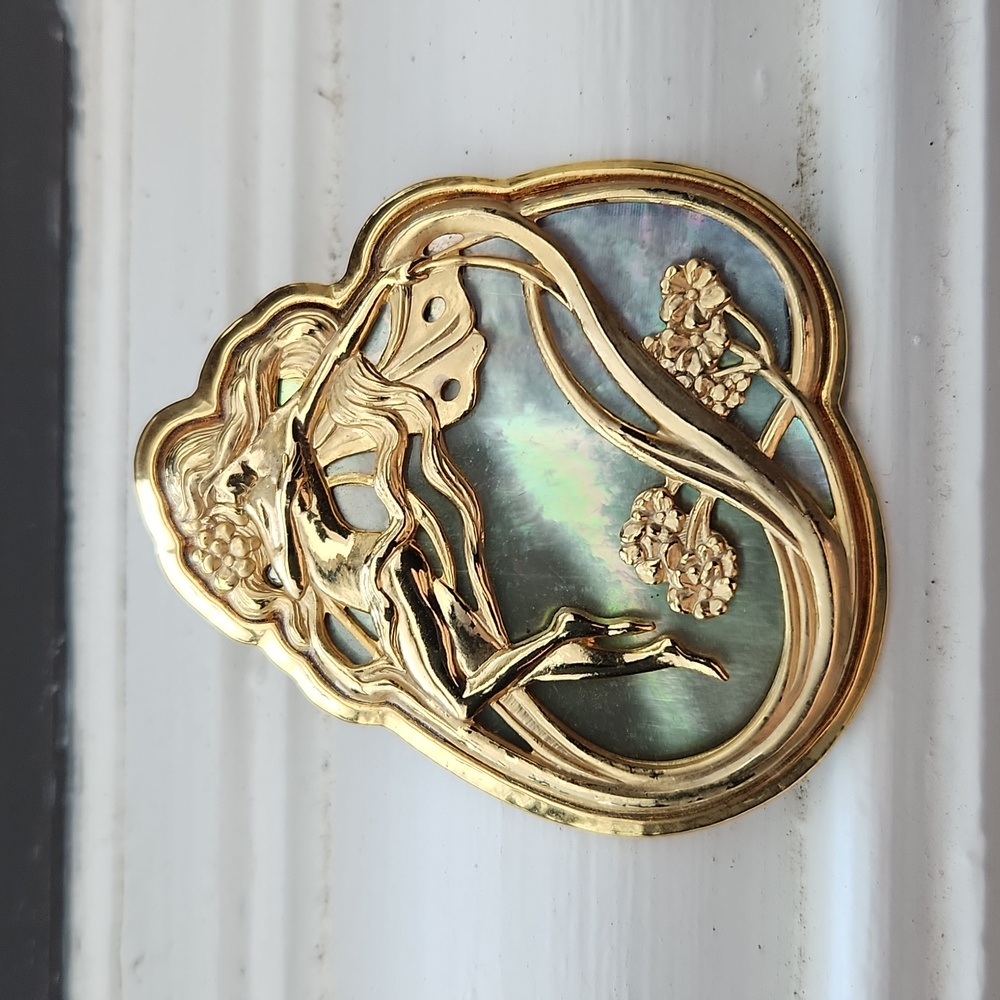 Shop Closing Duri signed art nouveau brooch